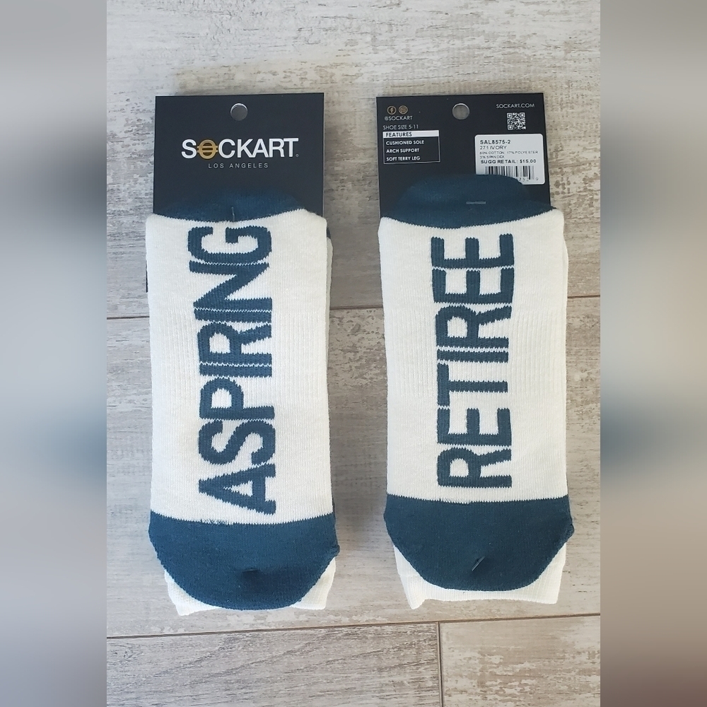 𝅺aspiring Retiree Socks